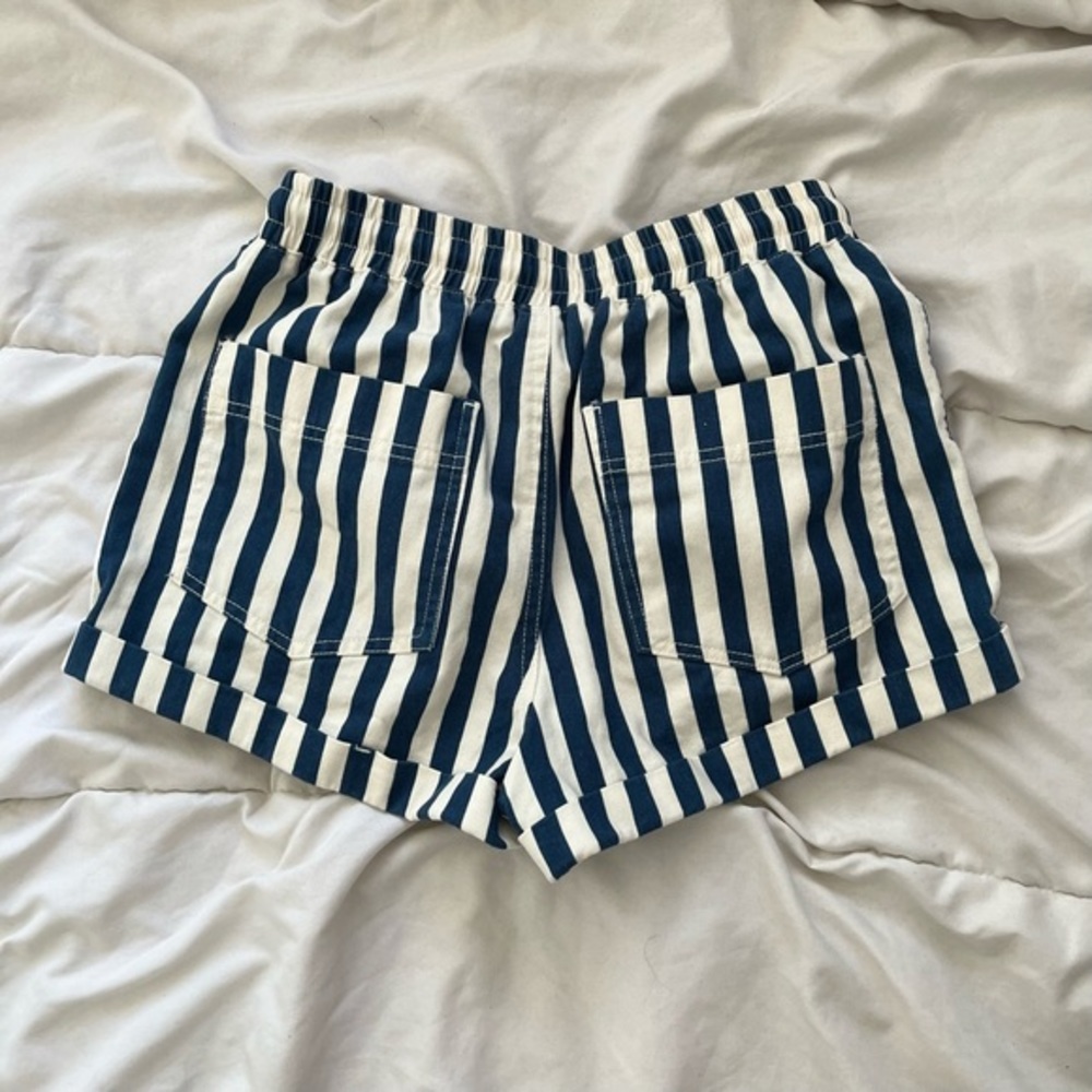 Forever 21 - Women’s Navy & White Striped Shorts - Size Small with real pockets! - Picture 5 of 7